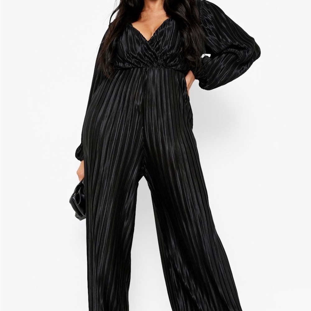 MATERNITY PLISSE WRAP CULOTTE
JUMPSUIT